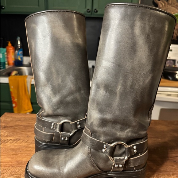 Steve Madden rocky biker boots with adjustable buckles - Picture 4 of 7